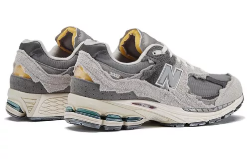 New Balance 2002R Protection Pack Rain Cloud nízke streetové tenisky — produktová fotografia na bielom pozadí, bočný pohľad