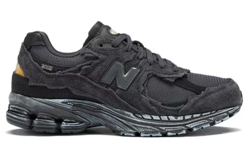 New Balance 2002R Protection Pack Phantom nízke streetové tenisky lomené biele — produktová fotografia na bielom pozadí, bočný pohľad