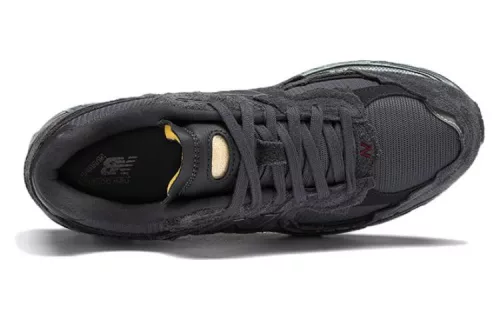 New Balance 2002R Protection Pack Phantom nízke streetové tenisky lomené biele — produktová fotografia na bielom pozadí, bočný pohľad