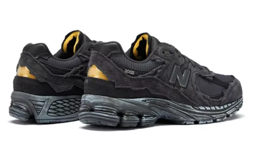 New Balance 2002R Protection Pack Phantom nízke streetové tenisky lomené biele — produktová fotografia na bielom pozadí, bočný pohľad