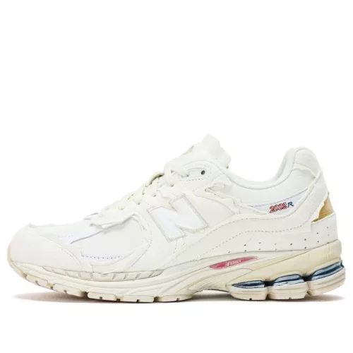 New Balance 2002R Protection Pack Sea Salt nízke streetové tenisky lomené biele — produktová fotografia na bielom pozadí, bočný pohľad