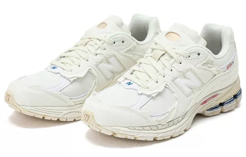 New Balance 2002R Protection Pack Sea Salt nízke streetové tenisky lomené biele — produktová fotografia na bielom pozadí, bočný pohľad