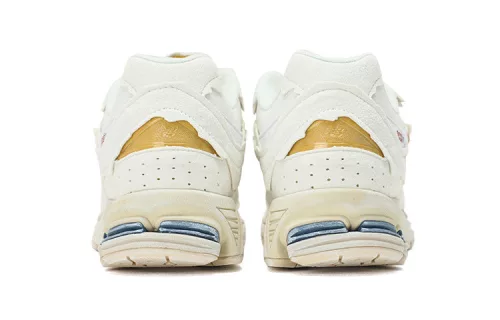New Balance 2002R Protection Pack Sea Salt nízke streetové tenisky lomené biele — produktová fotografia na bielom pozadí, bočný pohľad