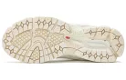 New Balance 2002R Protection Pack Sea Salt nízke streetové tenisky lomené biele — produktová fotografia na bielom pozadí, bočný pohľad