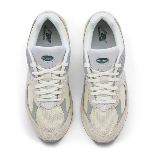 New Balance 2002R Linen nízke streetové tenisky béžové-sivé — produktová fotografia na bielom pozadí, bočný pohľad