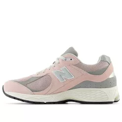 New Balance 2002R Orb Pink nízke streetové tenisky ružové-sivé — produktová fotografia na bielom pozadí, bočný pohľad