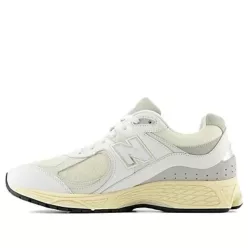 New Balance 2002R White Gold nízke streetové tenisky biele-sivé — produktová fotografia na bielom pozadí, bočný pohľad