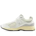 New Balance 2002R White Gold nízke streetové tenisky biele-sivé — produktová fotografia na bielom pozadí, bočný pohľad