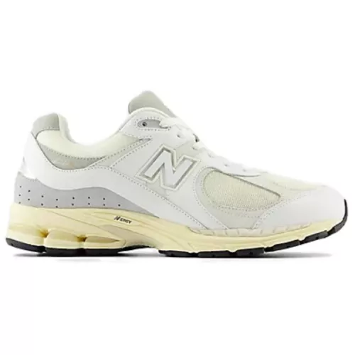 New Balance 2002R White Gold nízke streetové tenisky biele-sivé — produktová fotografia na bielom pozadí, bočný pohľad
