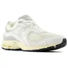 New Balance 2002R White Gold nízke streetové tenisky biele-sivé — produktová fotografia na bielom pozadí, bočný pohľad