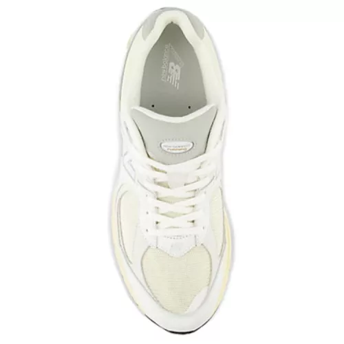 New Balance 2002R White Gold nízke streetové tenisky biele-sivé — produktová fotografia na bielom pozadí, bočný pohľad