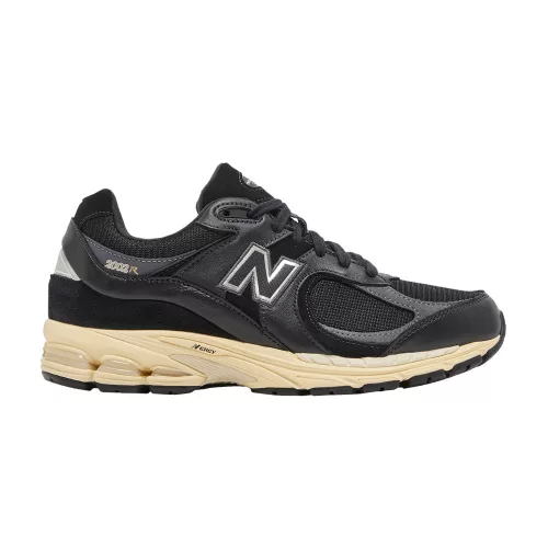New Balance 2002R Black Vintage nízke streetové tenisky čierne — produktová fotografia na bielom pozadí, bočný pohľad