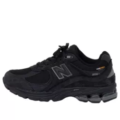 New Balance 2002R Cordura Phantom Black nízke streetové tenisky lomené biele-čierne — produktová fotografia na bielom pozadí, bočný pohľad