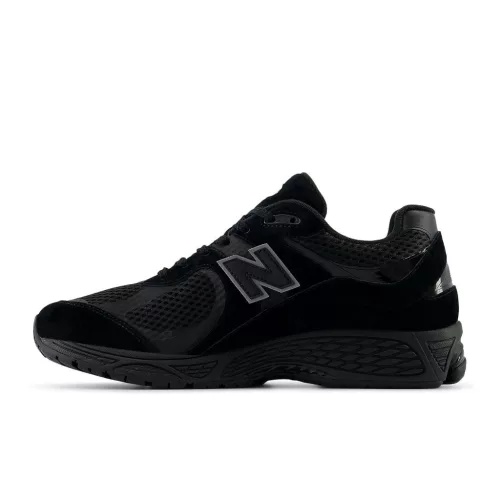 New Balance 2002R Mesh Black Metallic nízke streetové tenisky čierne — produktová fotografia na bielom pozadí, bočný pohľad