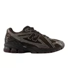 New Balance 1906R Snakeskin Thunder Brown nízke streetové tenisky hnedé — produktová fotografia na bielom pozadí, bočný pohľad