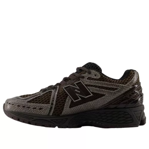 New Balance 1906R Snakeskin Thunder Brown nízke streetové tenisky hnedé — produktová fotografia na bielom pozadí, bočný pohľad