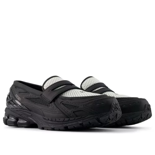 New Balance 1906L Black Angora nízke streetové tenisky čierne — produktová fotografia na bielom pozadí, bočný pohľad
