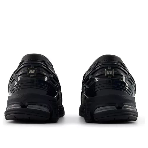 New Balance 1906L Black Angora nízke streetové tenisky čierne — produktová fotografia na bielom pozadí, bočný pohľad