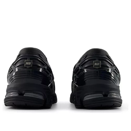 New Balance 1906L Black Angora nízke streetové tenisky čierne — produktová fotografia na bielom pozadí, bočný pohľad