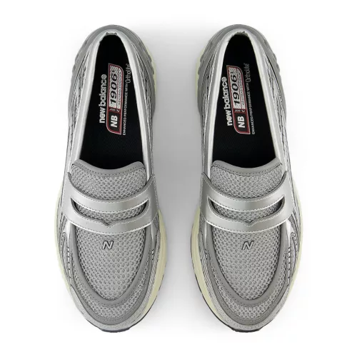 New Balance 1906L Metallic Silver nízke streetové tenisky strieborné — produktová fotografia na bielom pozadí, bočný pohľad