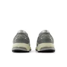 New Balance 1906L Metallic Silver nízke streetové tenisky strieborné — produktová fotografia na bielom pozadí, bočný pohľad