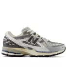 New Balance 1906U Raincloud Magnet nízke streetové tenisky sivé — produktová fotografia na bielom pozadí, bočný pohľad