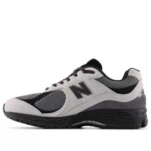 New Balance 2002R Grey Matter Castlerock nízke streetové tenisky sivé — produktová fotografia na bielom pozadí, bočný pohľad