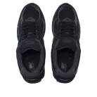 New Balance 2002R Triple Black Suede nízke streetové tenisky čierne — produktová fotografia na bielom pozadí, bočný pohľad