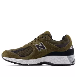 New Balance 2002R Woodland Black nízke streetové tenisky čierne — produktová fotografia na bielom pozadí, bočný pohľad