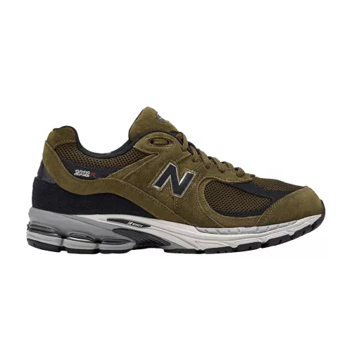 New Balance 2002R Woodland Black nízke streetové tenisky čierne — produktová fotografia na bielom pozadí, bočný pohľad