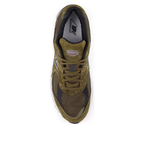 New Balance 2002R Woodland Black nízke streetové tenisky čierne — produktová fotografia na bielom pozadí, bočný pohľad