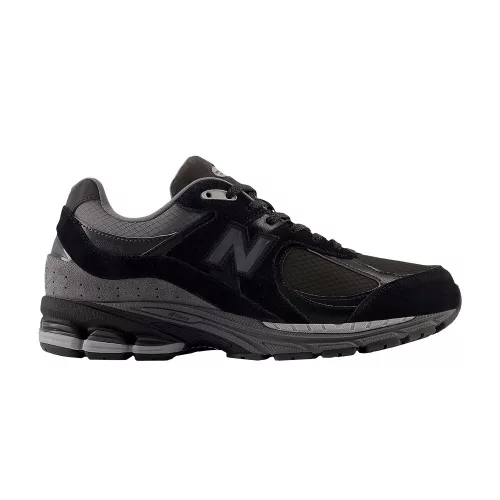 New Balance 2002R Ripstop Black nízke streetové tenisky čierne — produktová fotografia na bielom pozadí, bočný pohľad