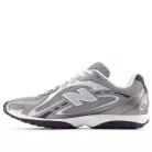 New Balance 204L Dark Silver Metallic nízke streetové tenisky strieborné-sivé — produktová fotografia na bielom pozadí, bočný pohľad