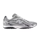 New Balance 204L Dark Silver Metallic nízke streetové tenisky strieborné-sivé — produktová fotografia na bielom pozadí, bočný pohľad