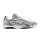 New Balance 204L Dark Silver Metallic nízke streetové tenisky strieborné-sivé — produktová fotografia na bielom pozadí, bočný pohľad