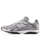 New Balance 204L Dark Silver Metallic nízke streetové tenisky strieborné-sivé — produktová fotografia na bielom pozadí, bočný pohľad