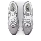 New Balance 204L Dark Silver Metallic nízke streetové tenisky strieborné-sivé — produktová fotografia na bielom pozadí, bočný pohľad