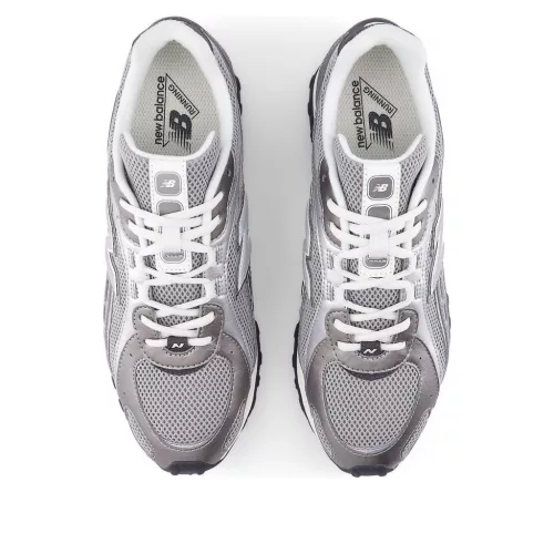 New Balance 204L Dark Silver Metallic nízke streetové tenisky strieborné-sivé — produktová fotografia na bielom pozadí, bočný pohľad