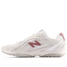 New Balance 204L Maroon Sea Salt nízke streetové tenisky bordové-lomené biele — produktová fotografia na bielom pozadí, bočný pohľad