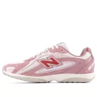 New Balance 204L Rosewood nízke streetové tenisky — produktová fotografia na bielom pozadí, bočný pohľad