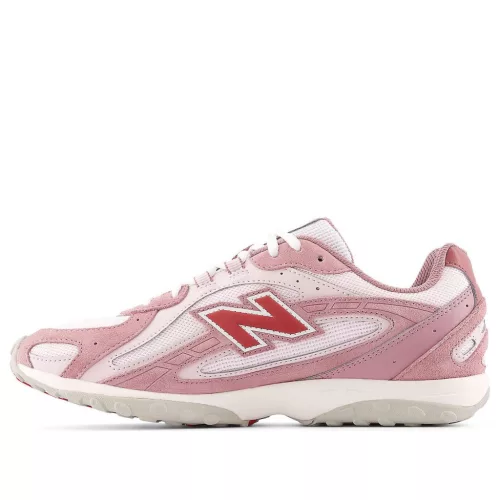 New Balance 204L Rosewood nízke streetové tenisky — produktová fotografia na bielom pozadí, bočný pohľad