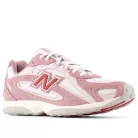 New Balance 204L Rosewood nízke streetové tenisky — produktová fotografia na bielom pozadí, bočný pohľad
