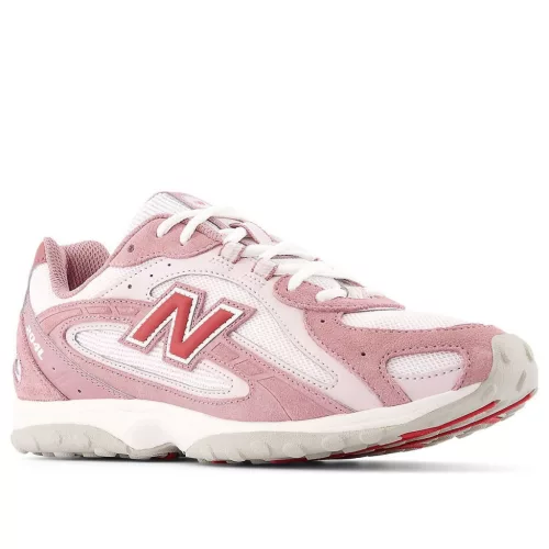 New Balance 204L Rosewood nízke streetové tenisky — produktová fotografia na bielom pozadí, bočný pohľad