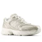 New Balance 530 Gold Metalic Linen nízke streetové tenisky zlaté — produktová fotografia na bielom pozadí, bočný pohľad