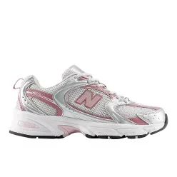 New Balance 530 Silver Metalic Rosewood nízke streetové tenisky strieborné — produktová fotografia na bielom pozadí, bočný pohľad