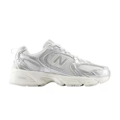 New Balance 530 Silver Metalic Reflection nízke streetové tenisky strieborné — produktová fotografia na bielom pozadí, bočný pohľad