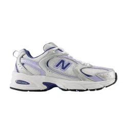 New Balance 530 Silver Metalic Magic Blue nízke streetové tenisky strieborné-modré — produktová fotografia na bielom pozadí, bočný pohľad