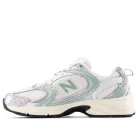 New Balance 530 Silver Metallic Mosaic Green nízke streetové tenisky strieborné-zelené — produktová fotografia na bielom pozadí, bočný pohľad