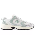 New Balance 530 Silver Metallic Mosaic Green nízke streetové tenisky strieborné-zelené — produktová fotografia na bielom pozadí, bočný pohľad
