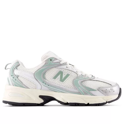 New Balance 530 Silver Metallic Mosaic Green nízke streetové tenisky strieborné-zelené — produktová fotografia na bielom pozadí, bočný pohľad